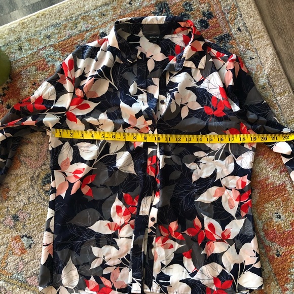 RW&CO. | Floral Button Up Blouse - Picture 3 of 7